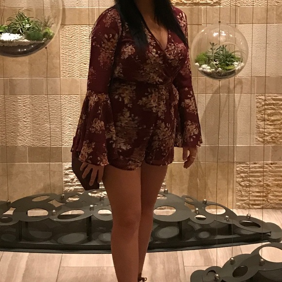 Bell Sleeve Floral Romper with Pockets - Picture 2 of 6